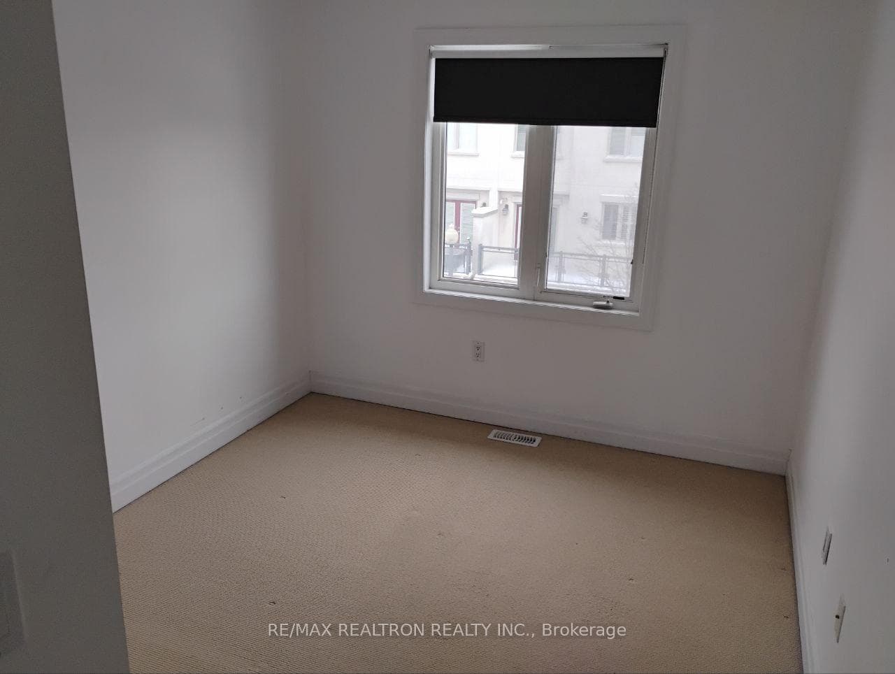 51 Beverley Glen Boulevard photo 21