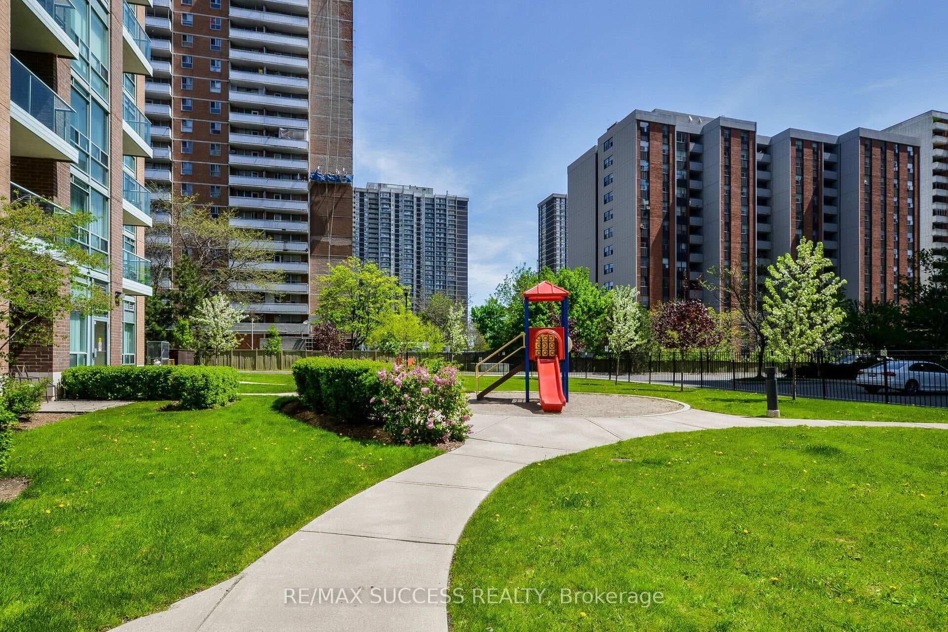 11 Michael Power Place Unit PH14 photo 31