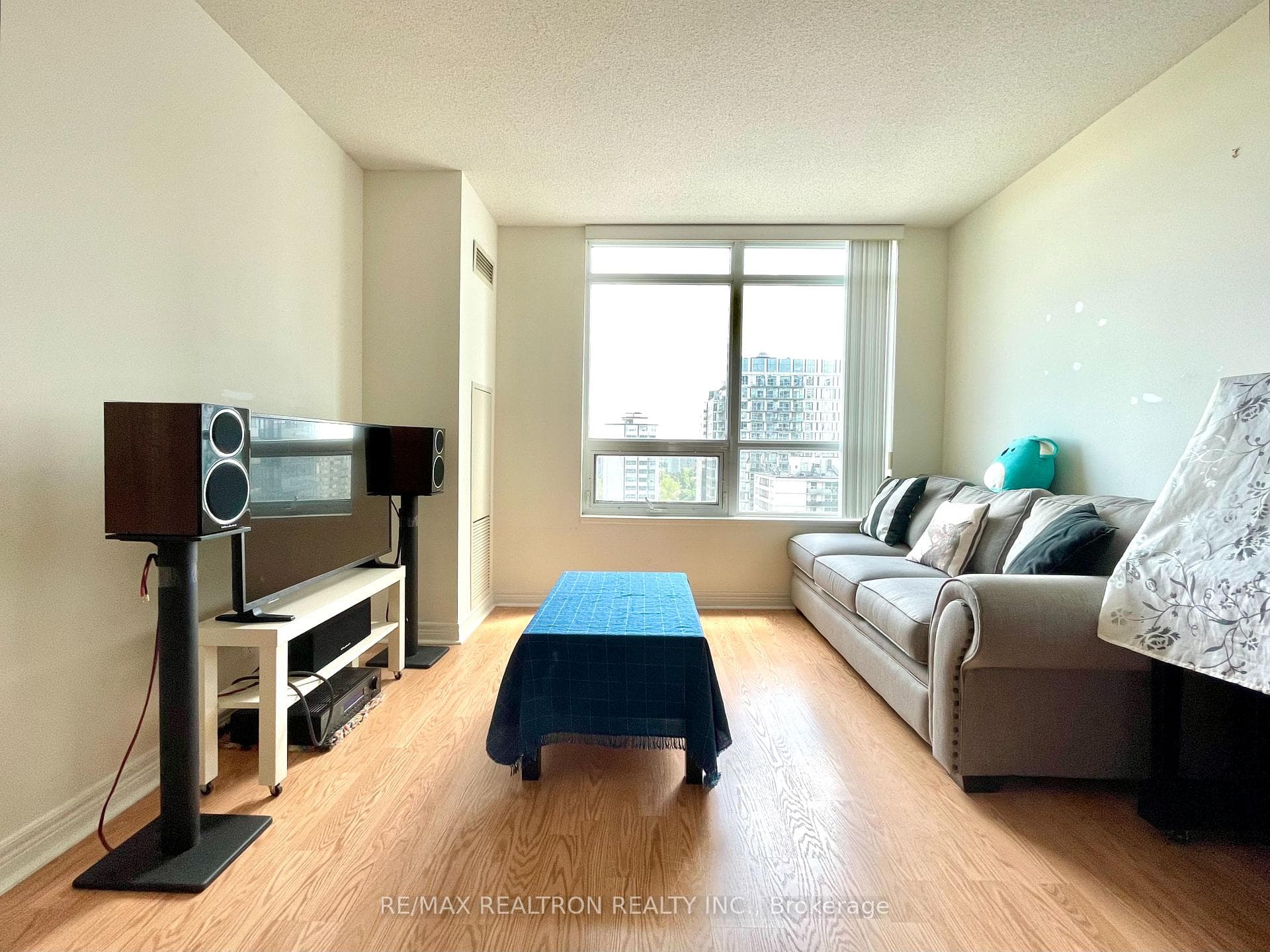212 Eglinton Avenue Unit 1802 photo 5