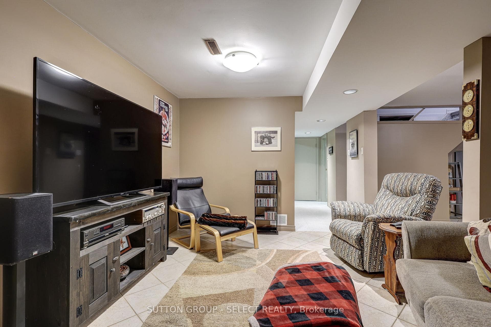 192 Ardsley Crescent photo 18