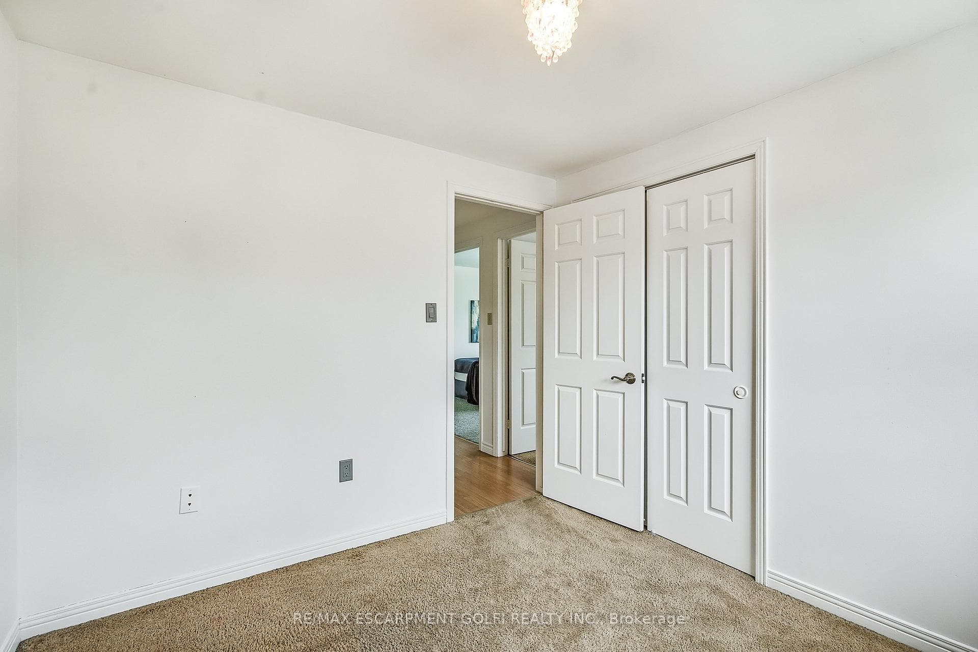 9 Valanna Court photo 16