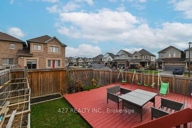99 Gallagher Crescent photo 40