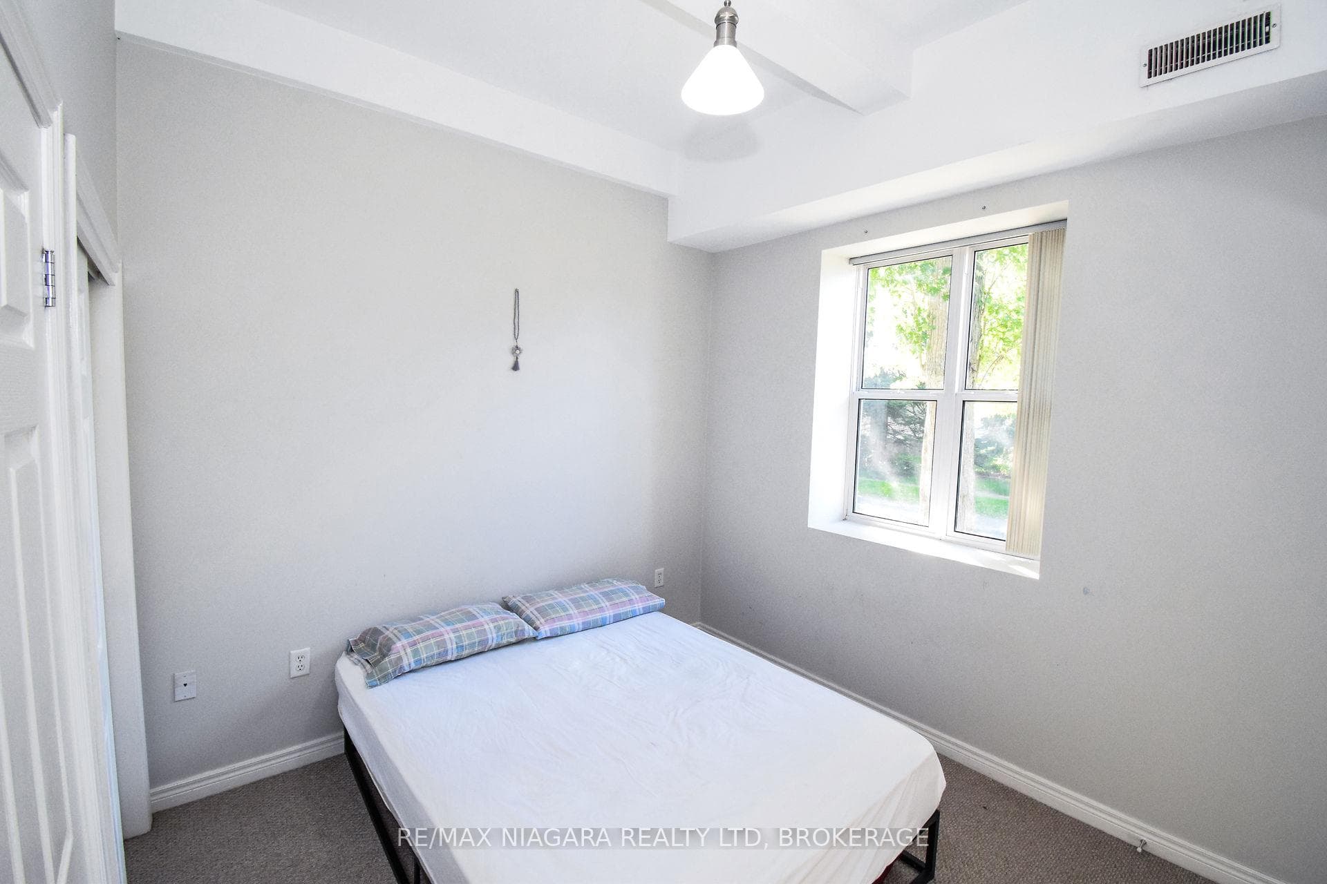 6365 DRUMMOND Road Unit 114 photo 23