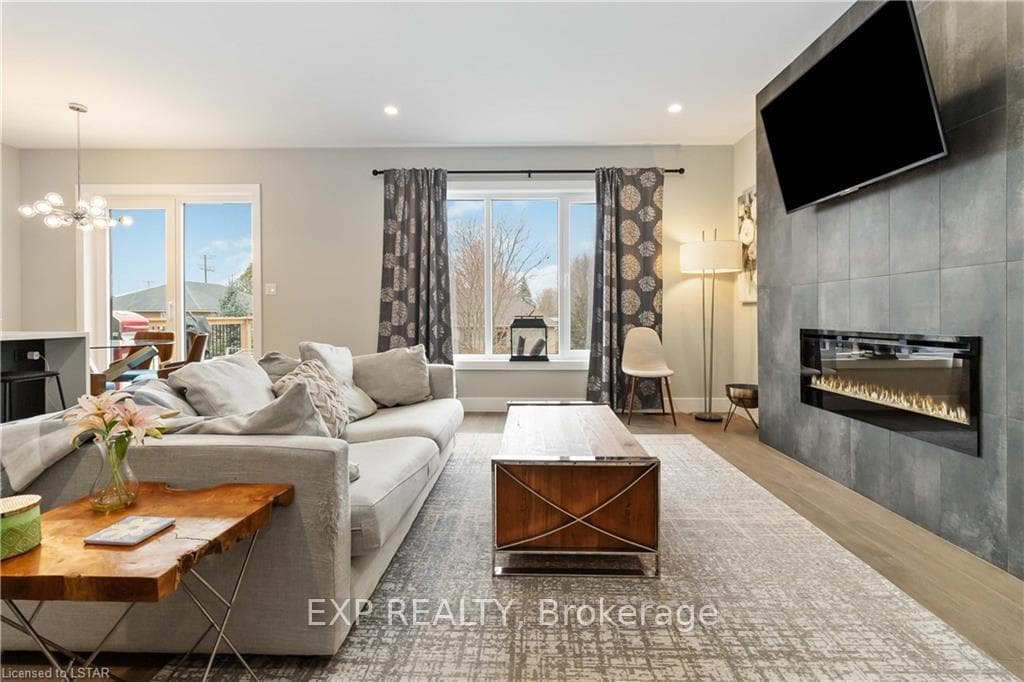 26 ALEXANDER Circle photo 28