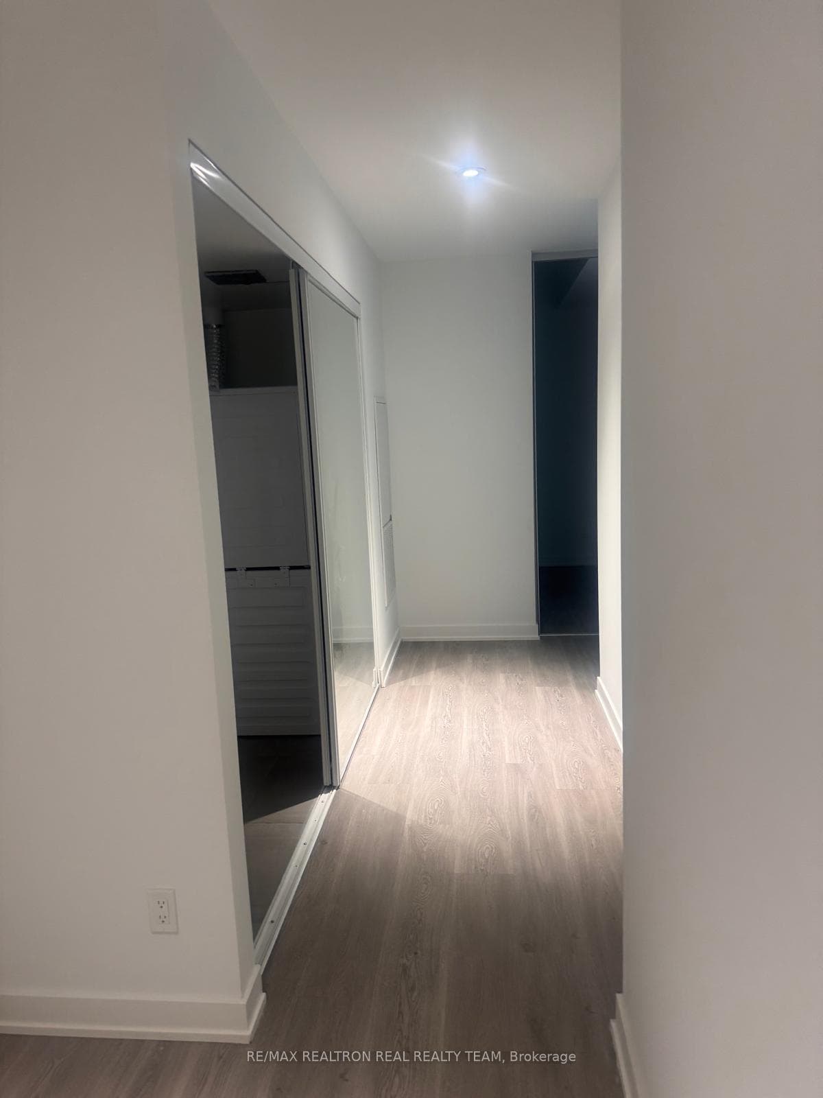 8 Wellesley Street Unit 607 photo 30