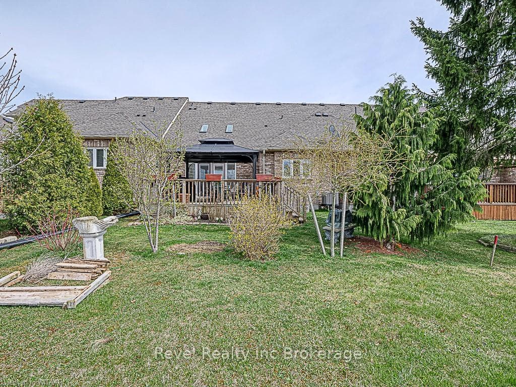 735 GARDEN COURT Crescent photo 33