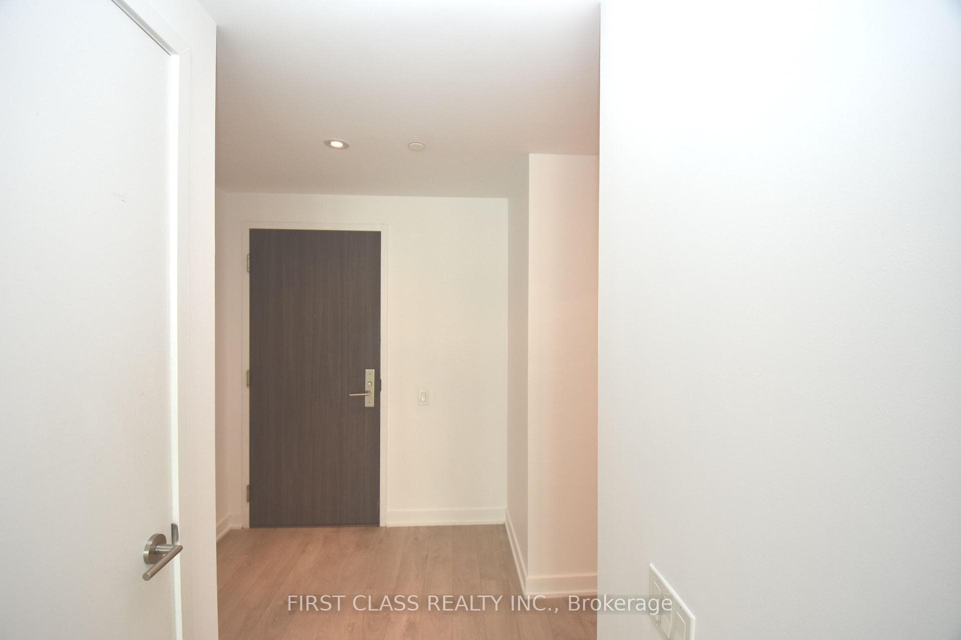 185 Roehampton Avenue Unit 2712 photo 6