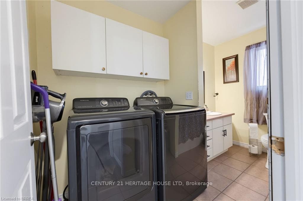 125 Whitlaw Way photo 11