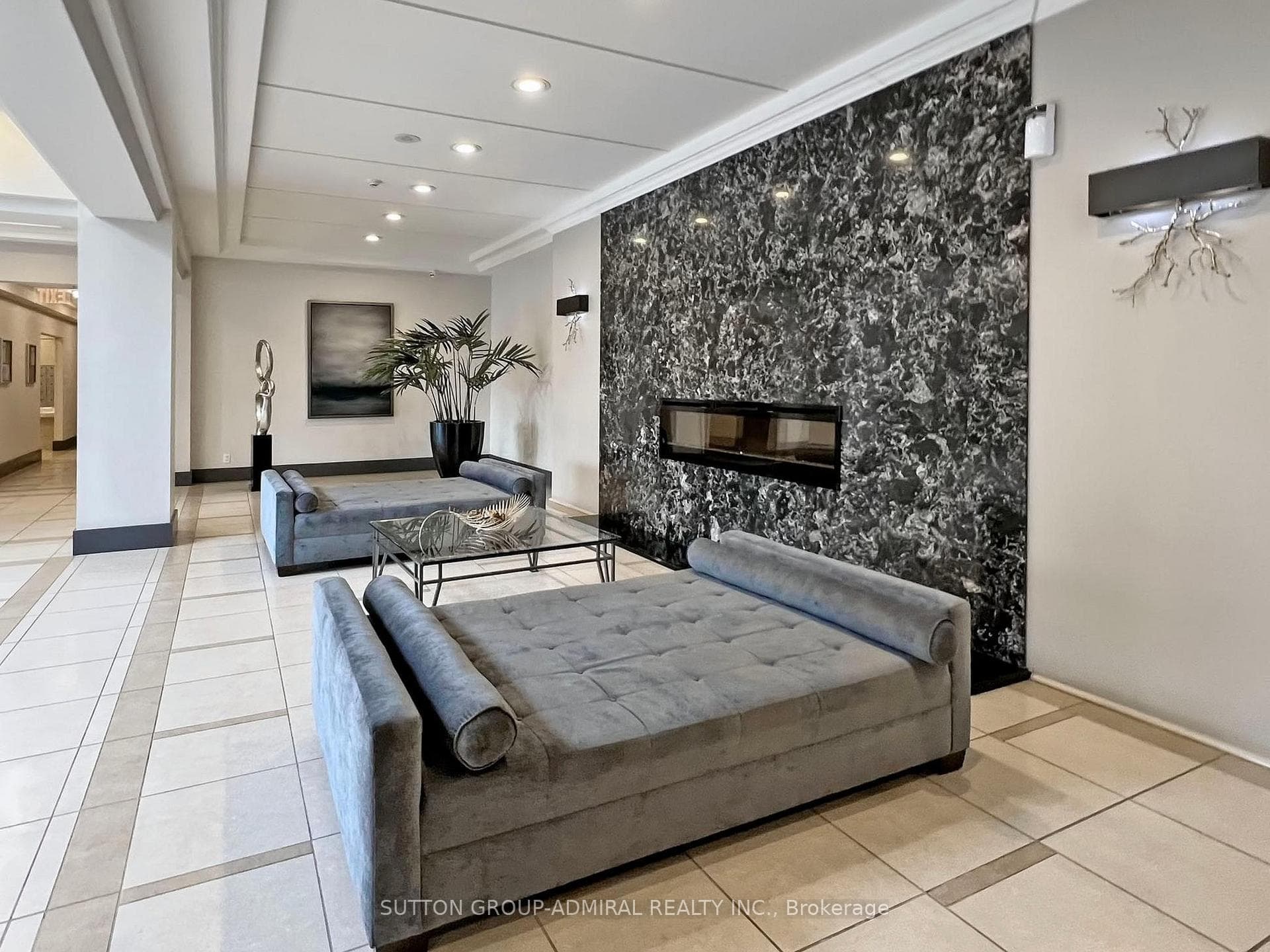 50 Disera Drive Unit 811 photo 4