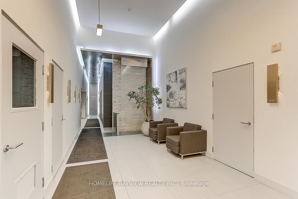 1050 The Queensway N/A Unit 107 photo 38