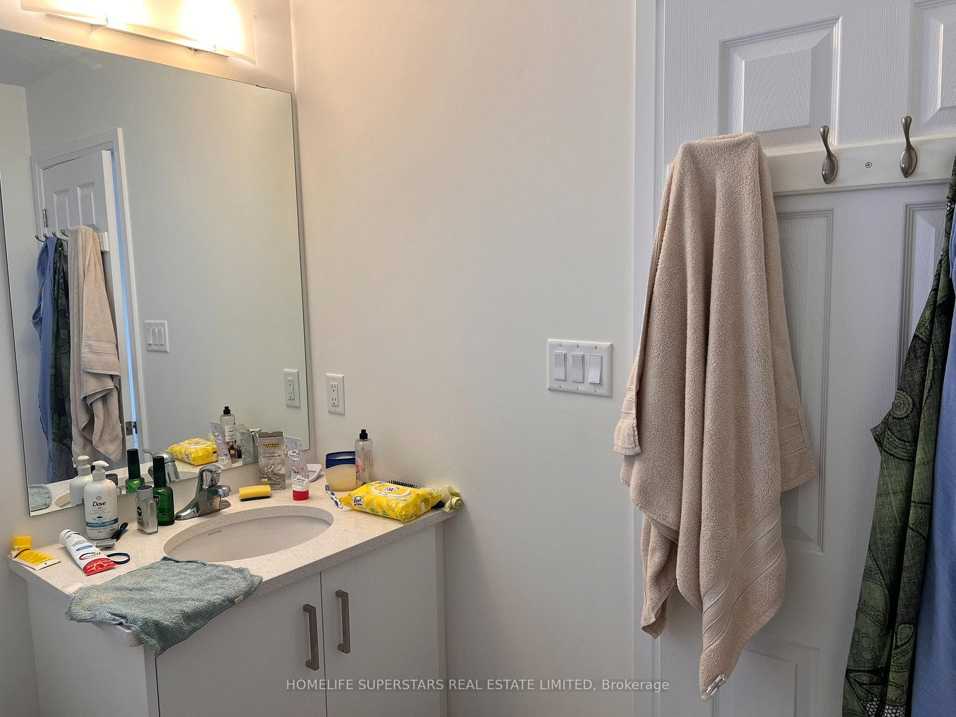 188 AVIRON Crescent photo 46