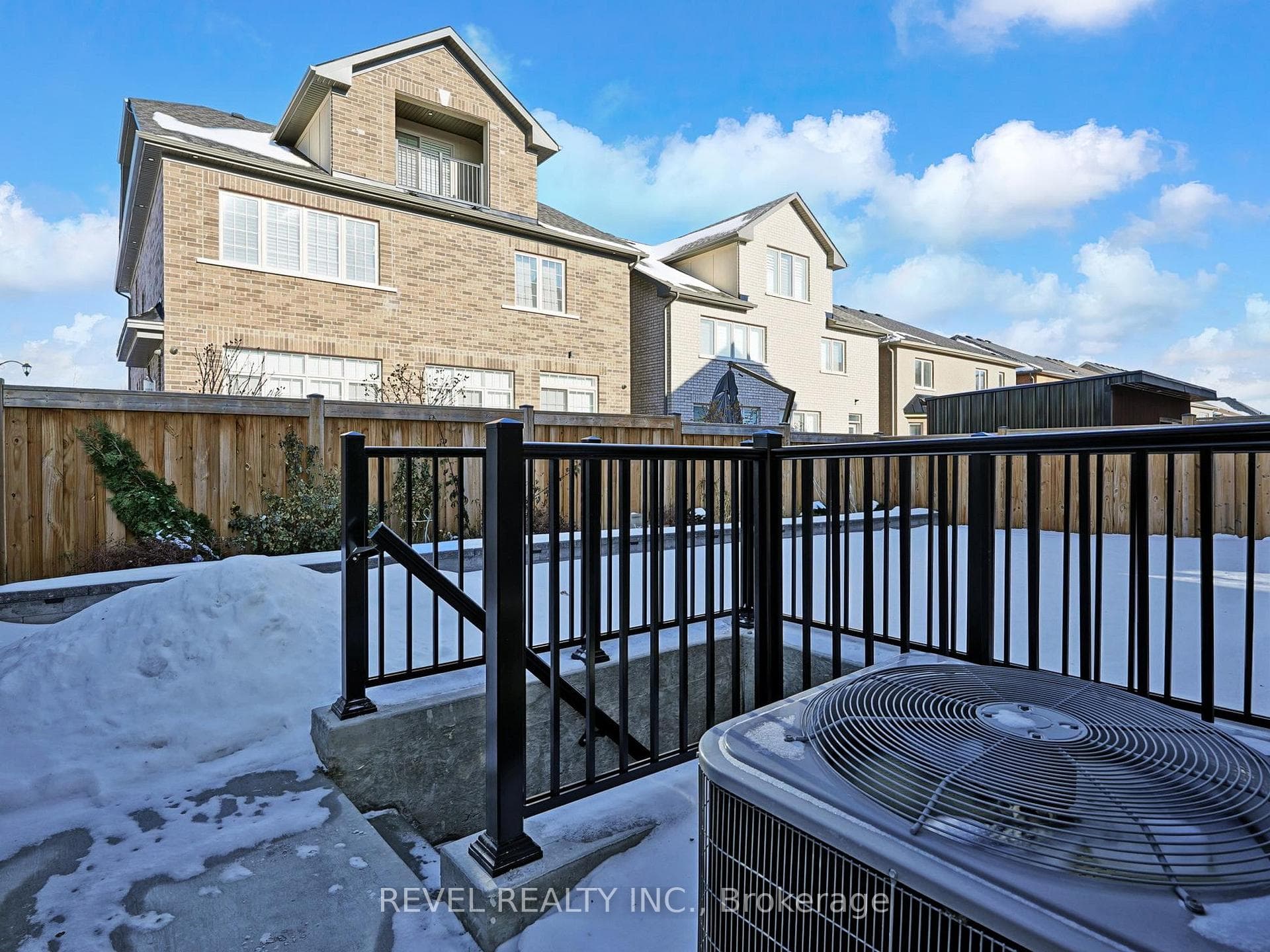 16 Schoolbridge Street photo 32