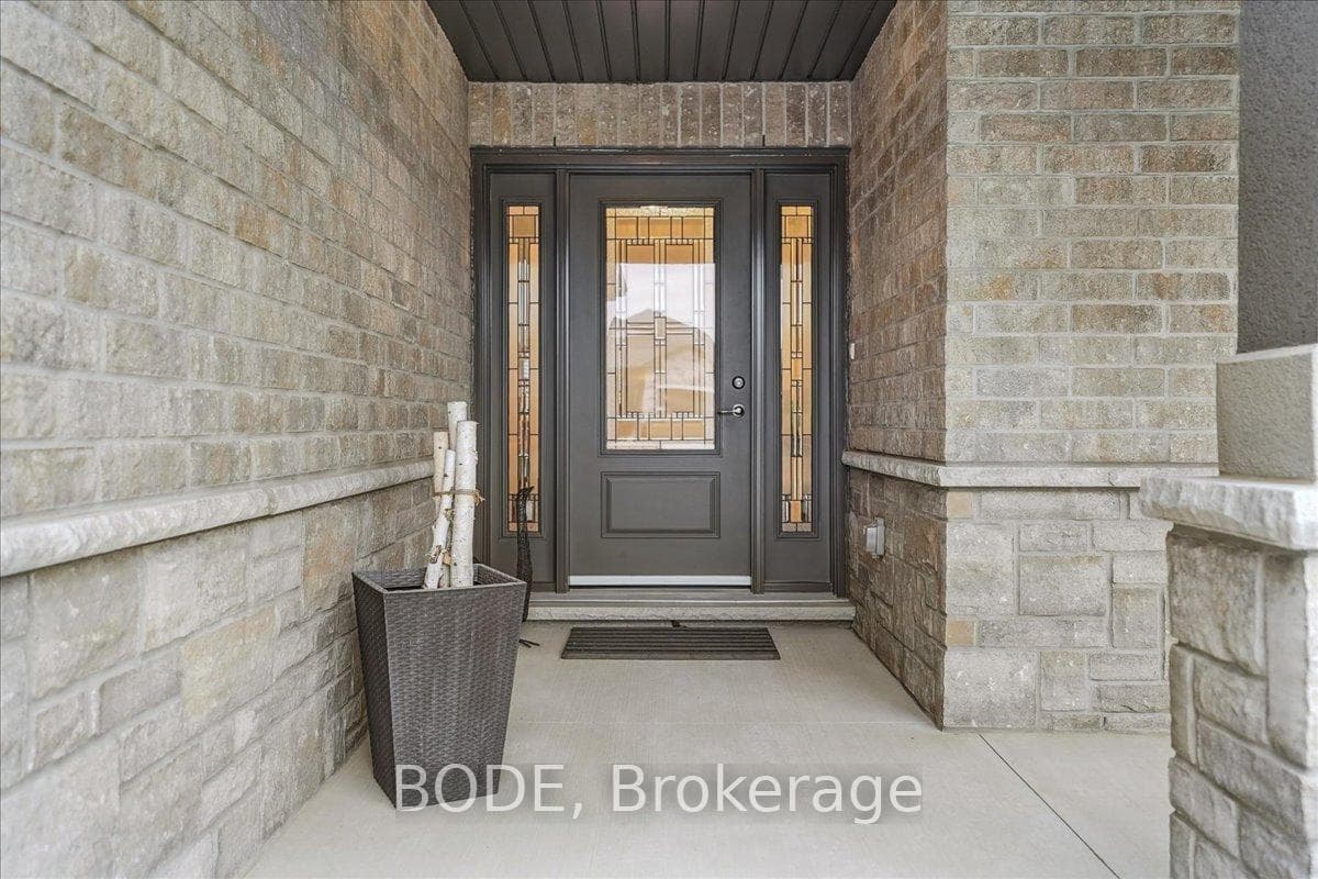 215 Oak Street photo 3