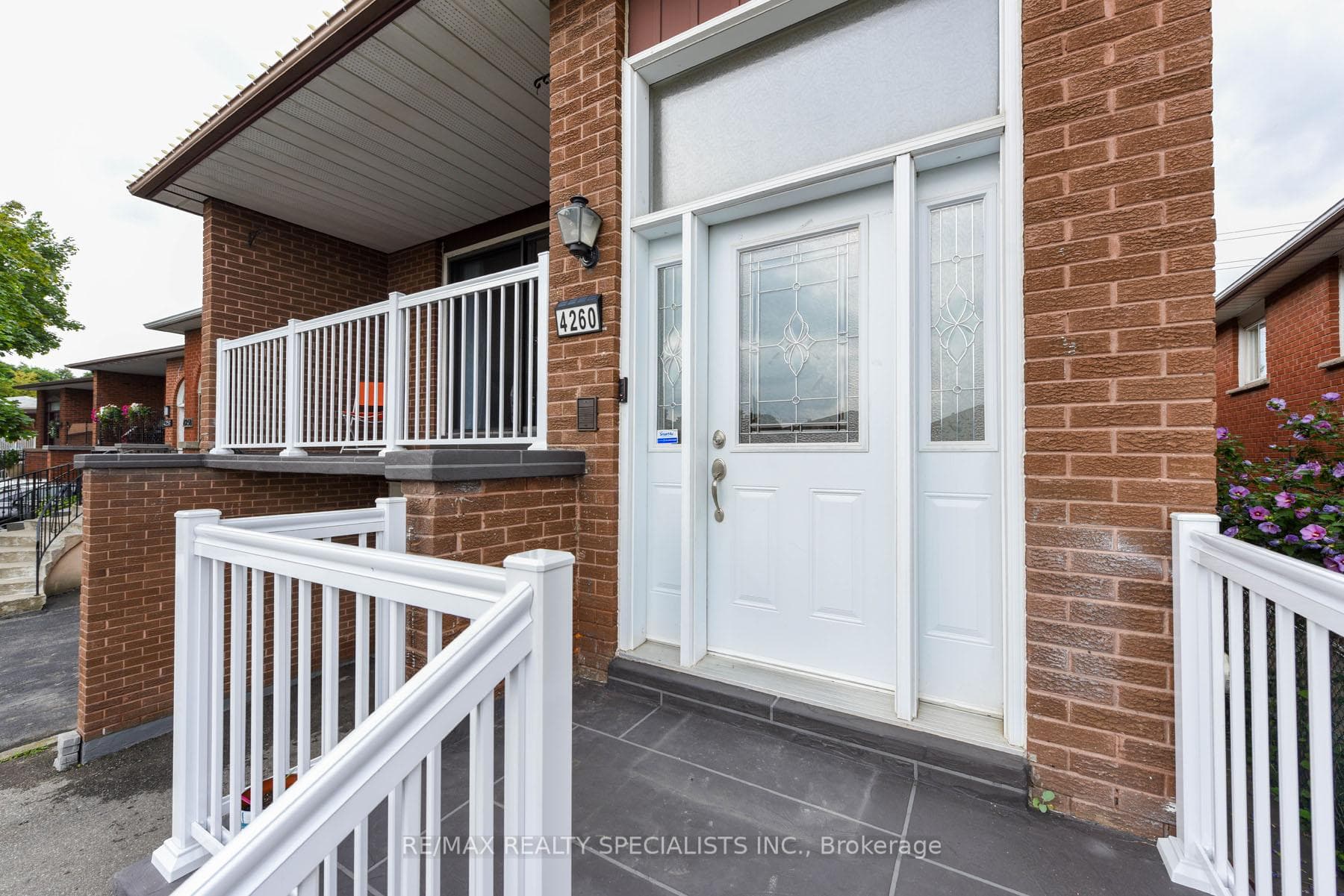 4260 Poltava Crescent photo 2