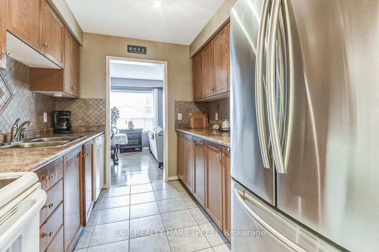 56 Hanton Crescent photo 17