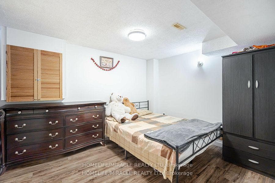16 Nemo Crescent photo 32