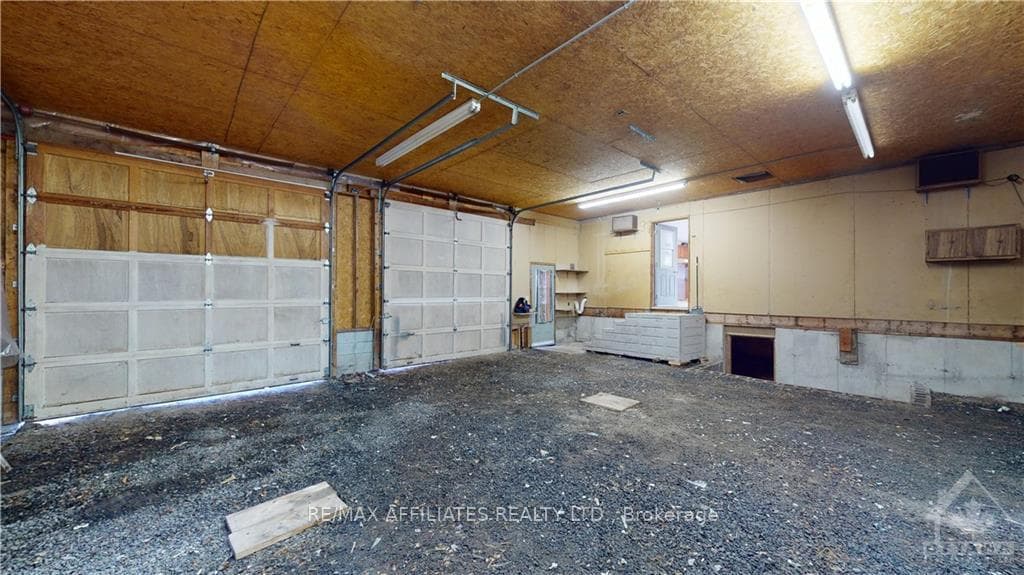 235 JAMES Street photo 4
