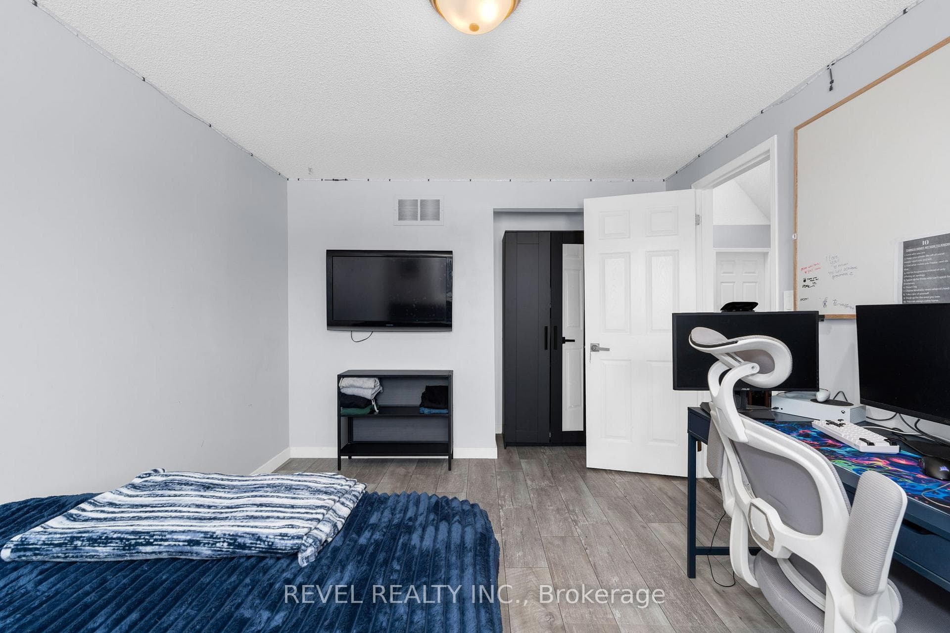 16 Girdwood Drive photo 33