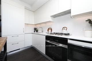 2720 Dundas Street Unit 904 photo 20