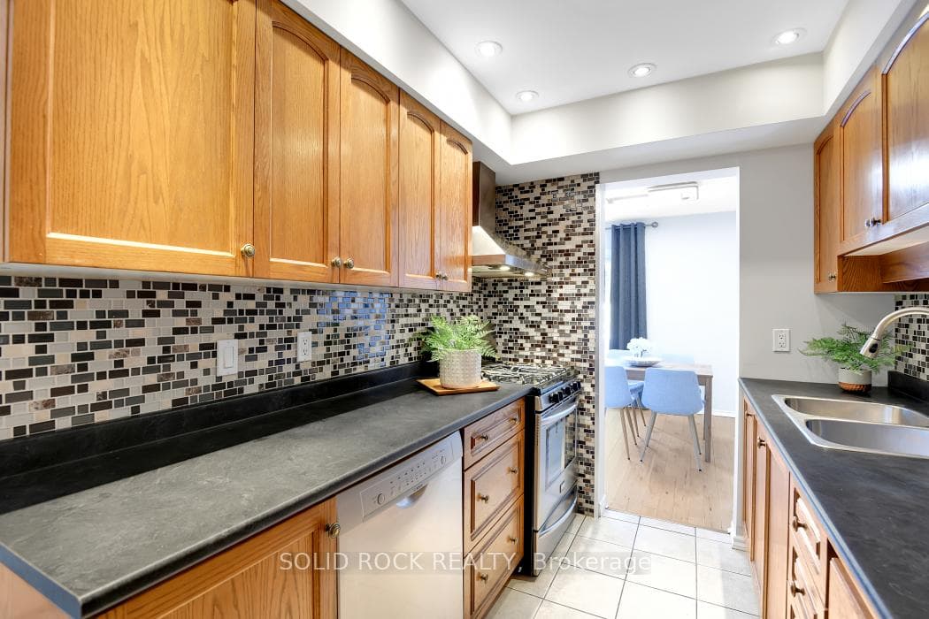 8 Shearer Crescent photo 17