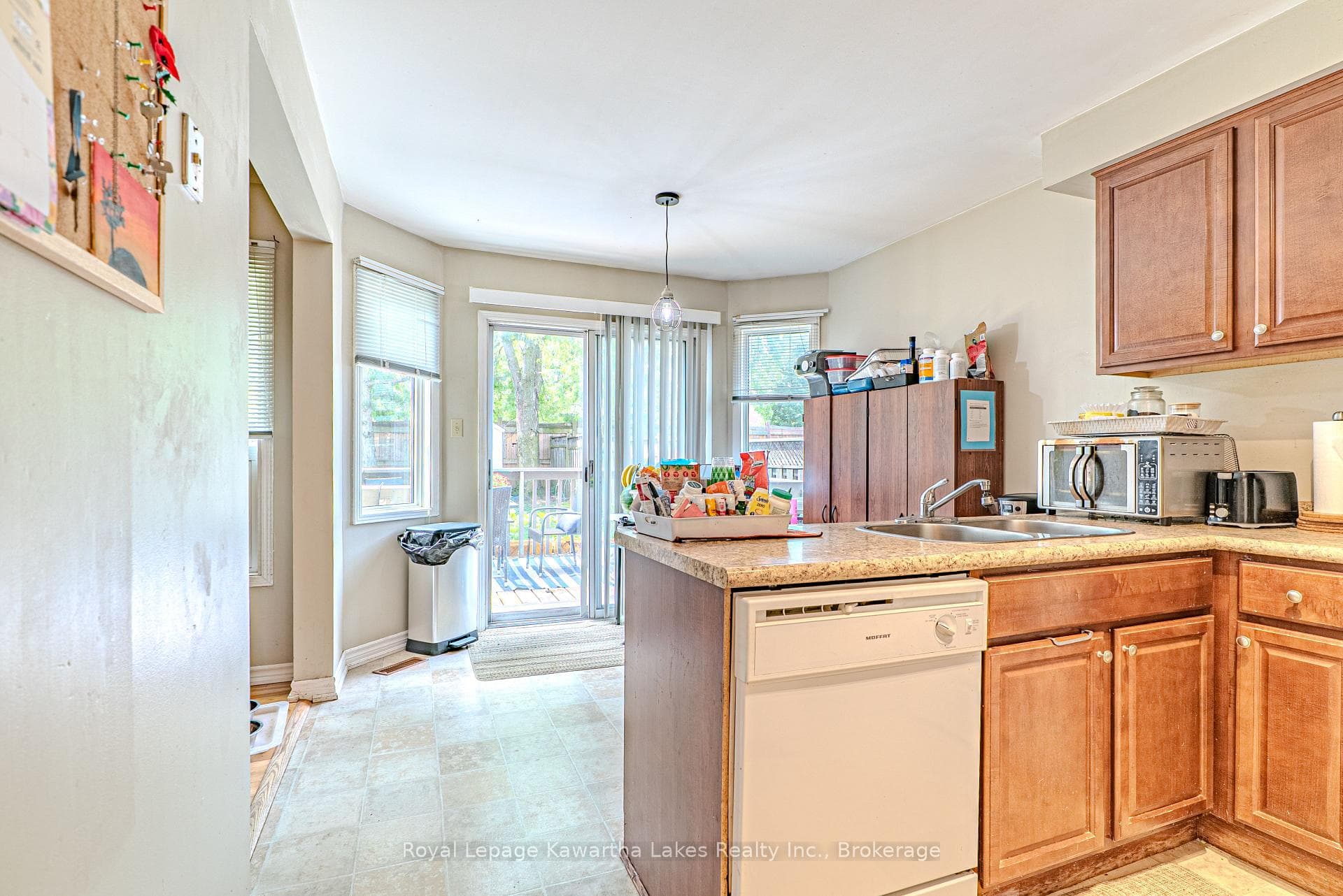 38 Lipton Crescent photo 13