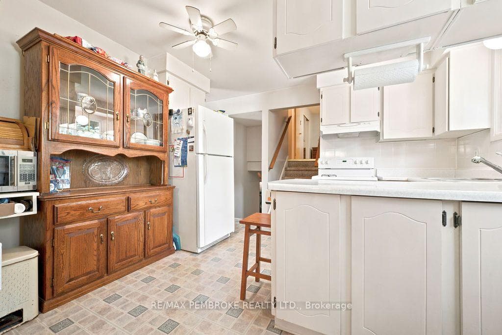 1656 Beachburg Road photo 16