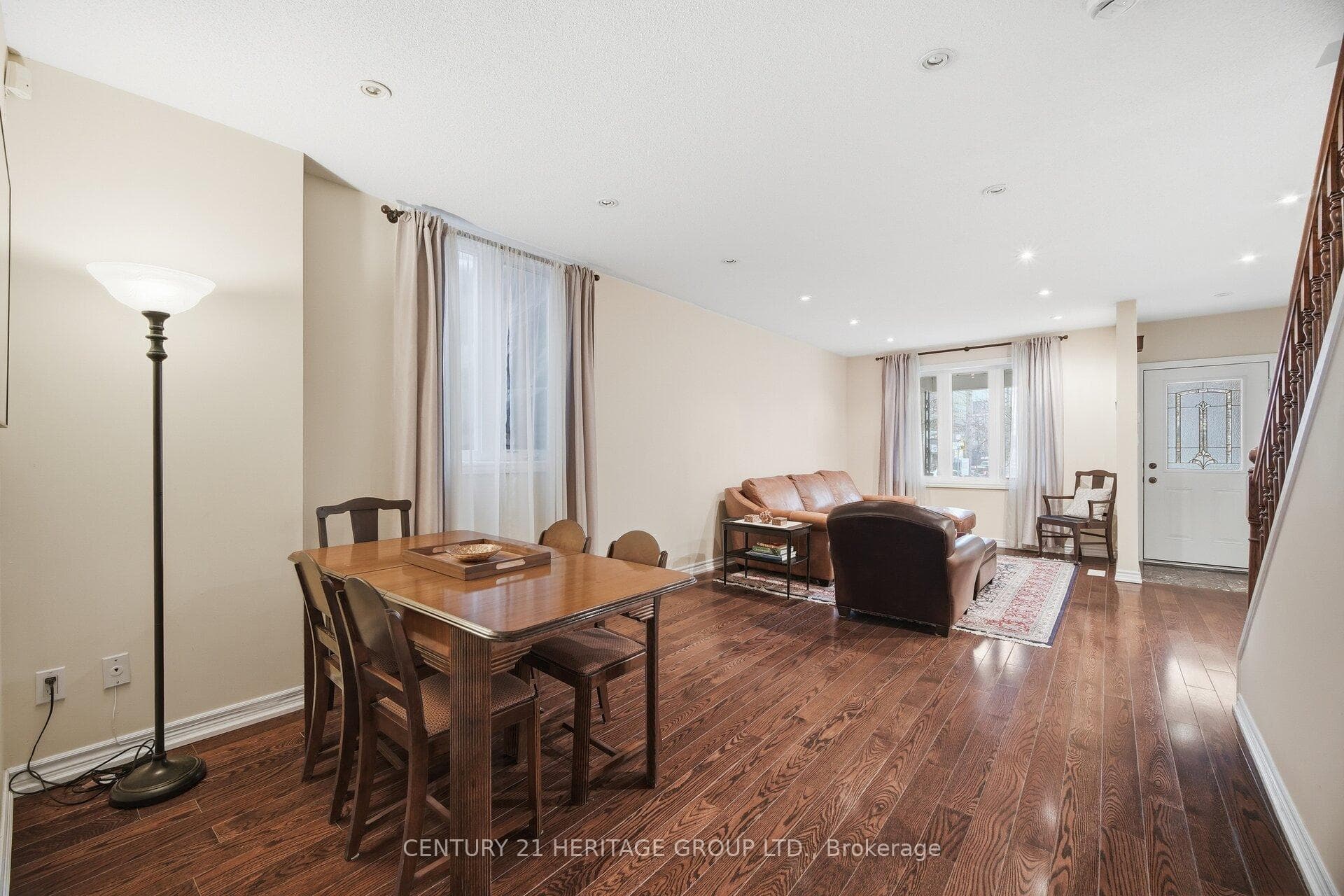 151 Perth Avenue photo 8