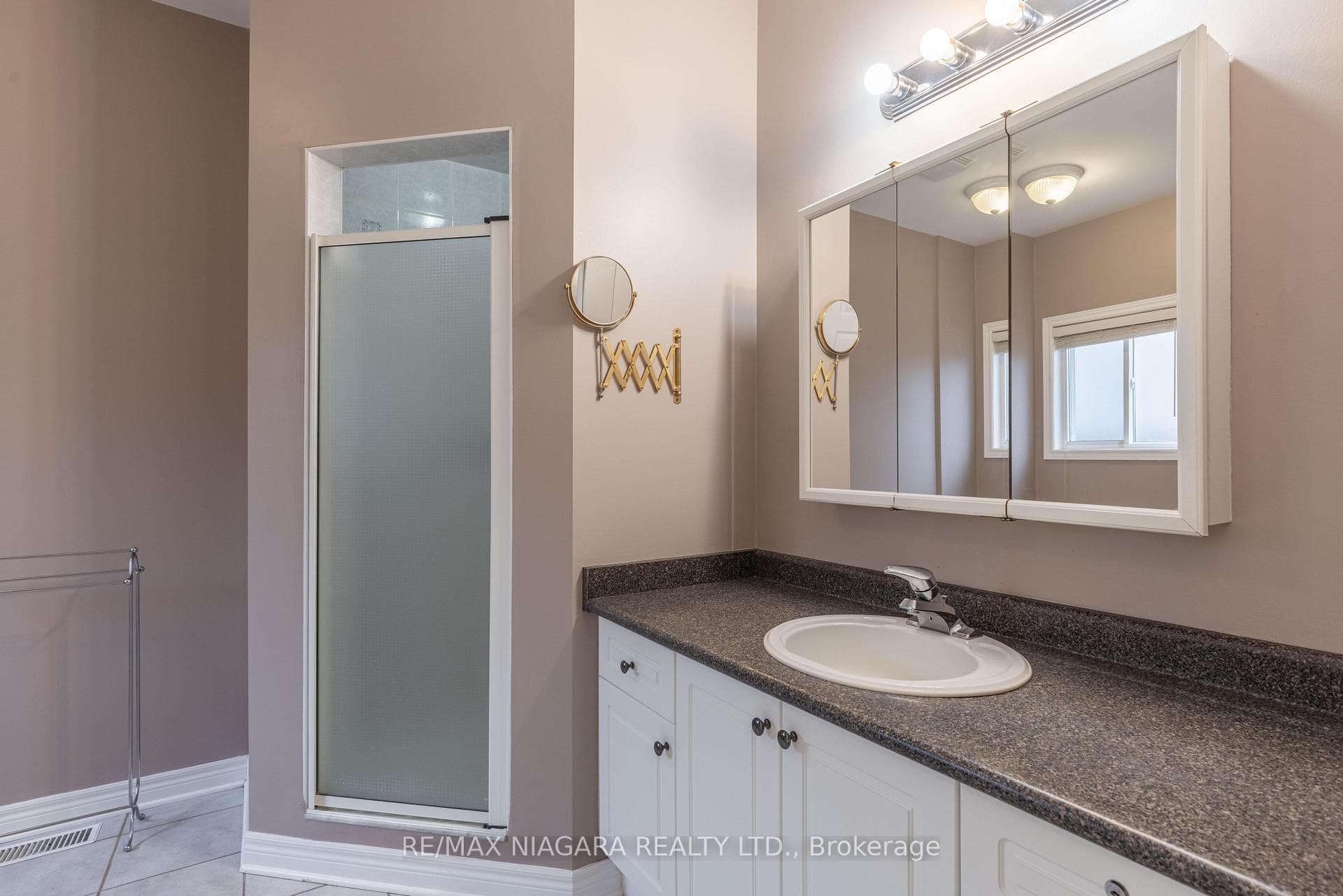 8846 Nassau Avenue photo 13