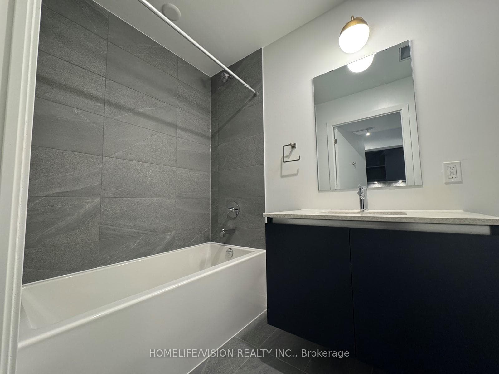 395 Dundas Street Unit 520 photo 8