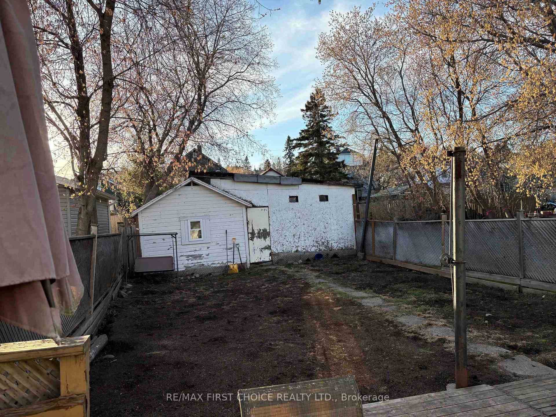 76 ONTARIO Street photo 3