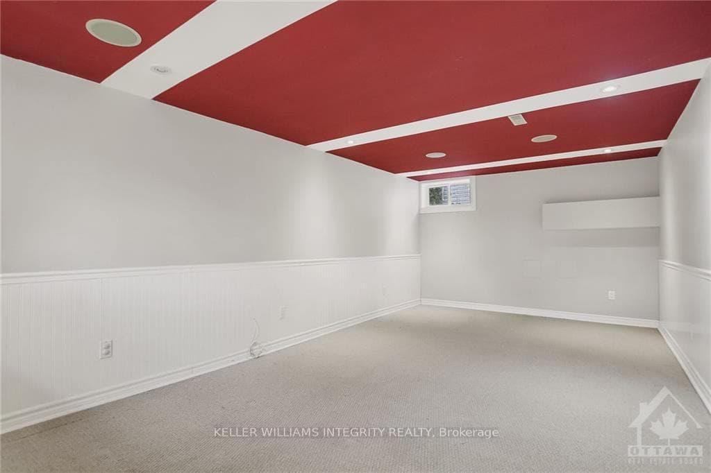 760 LONSDALE Road photo 26