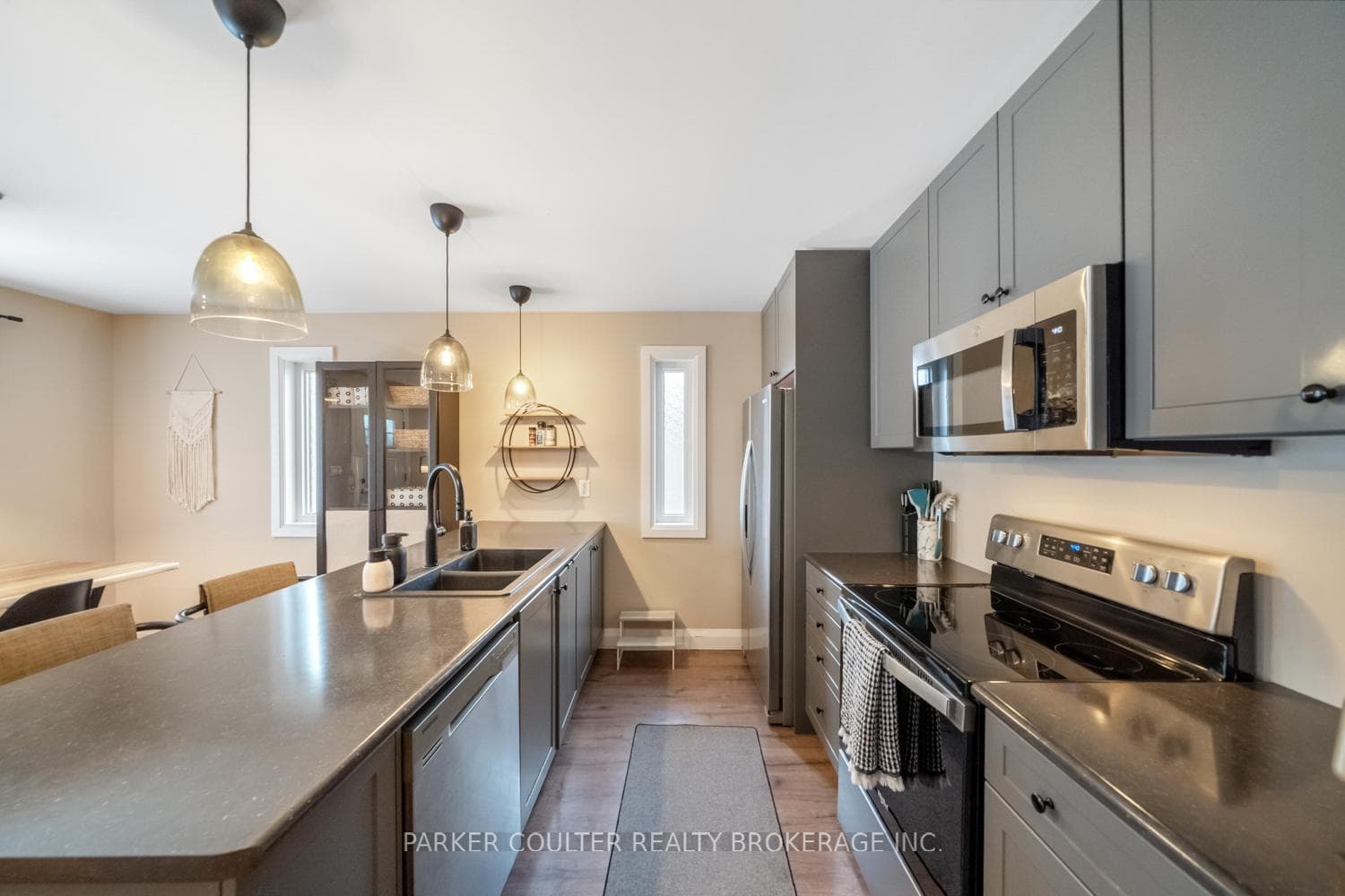 340 Colborne Street photo 10
