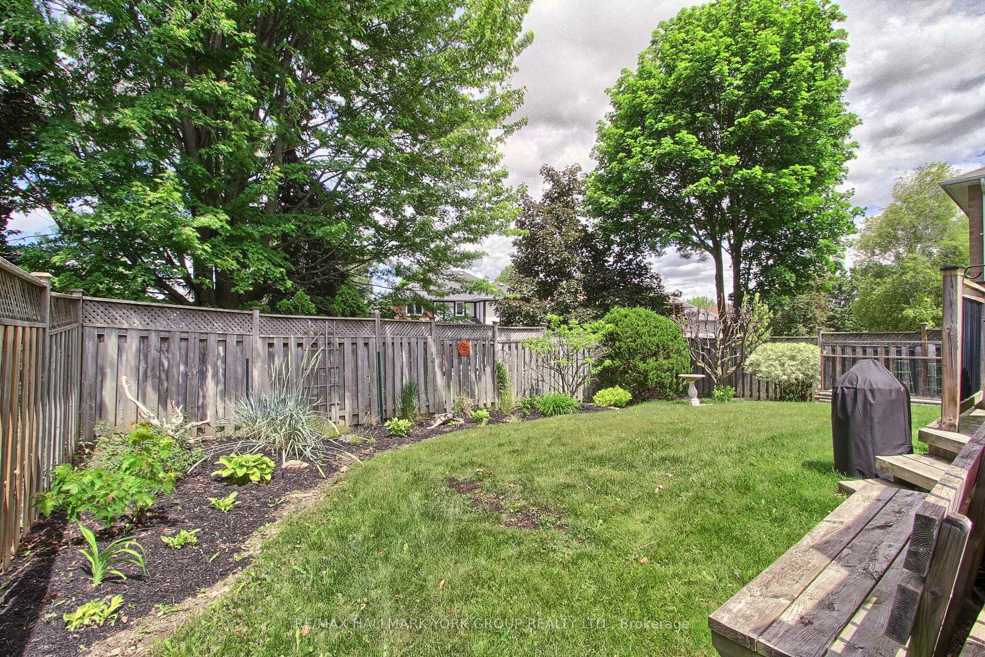 571 Goodyear Crescent photo 47