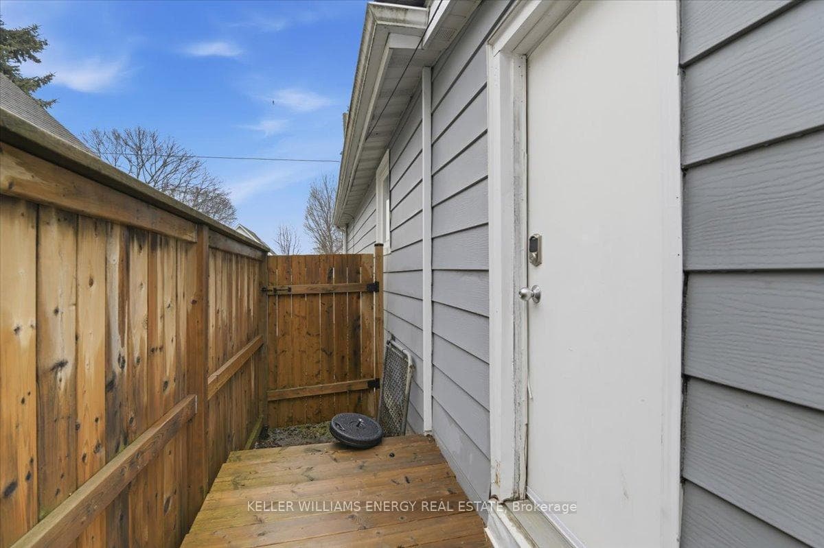 469 Montrave Avenue photo 37