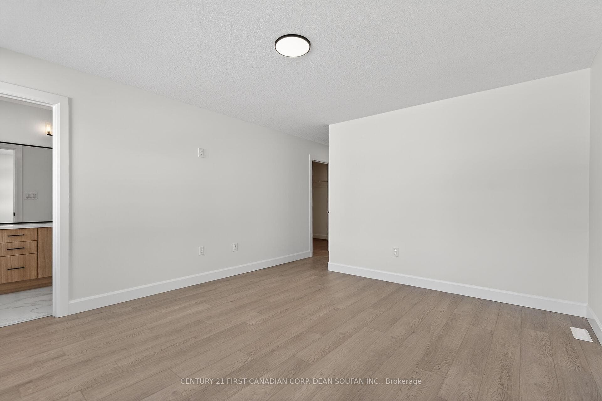 845 Catalpa Square photo 27