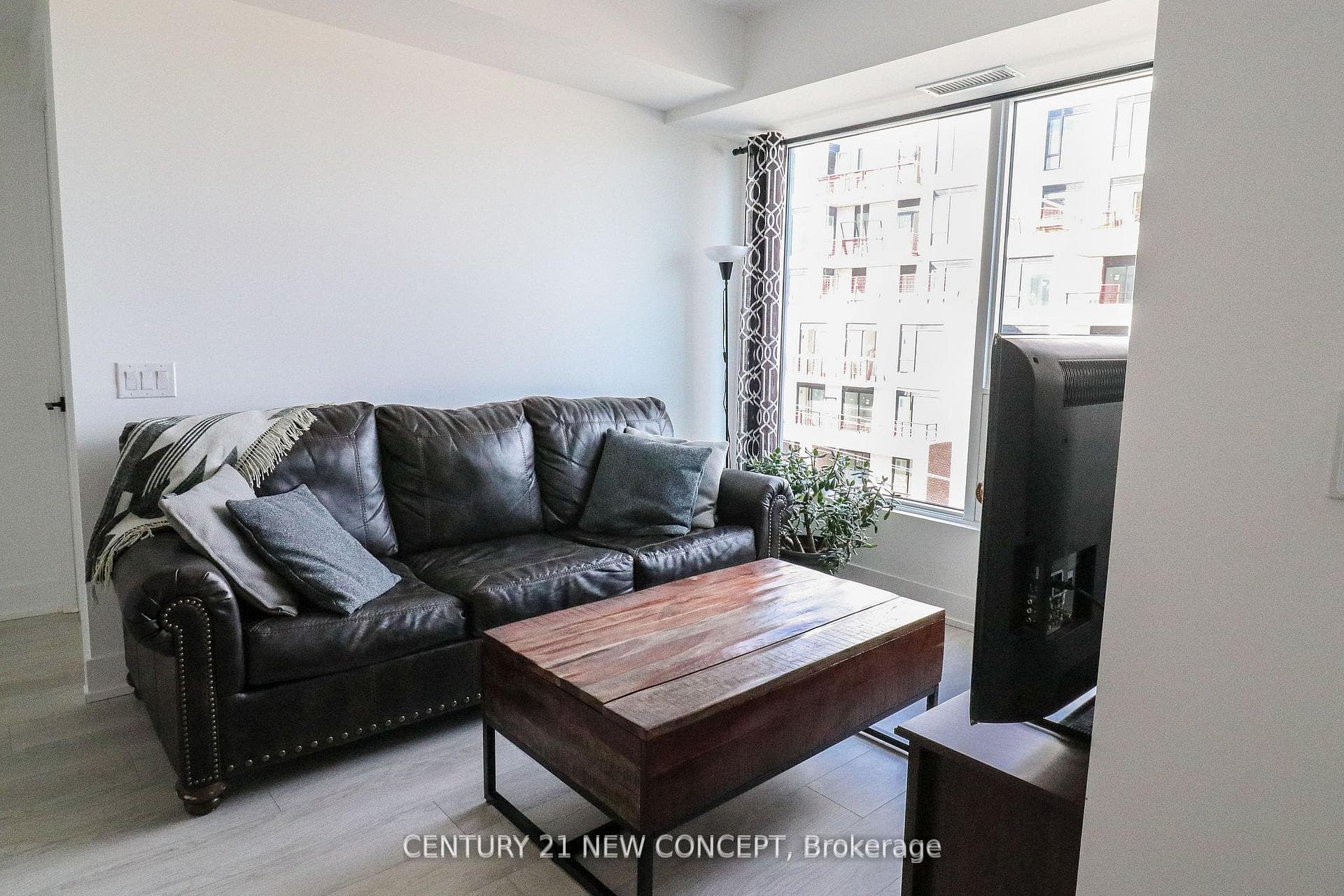 2450 Old Bronte Road Unit 505 photo 11