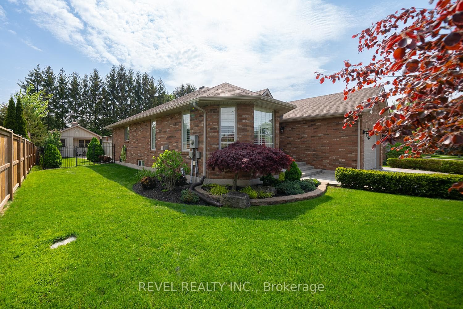 8 Ravine Court photo 3