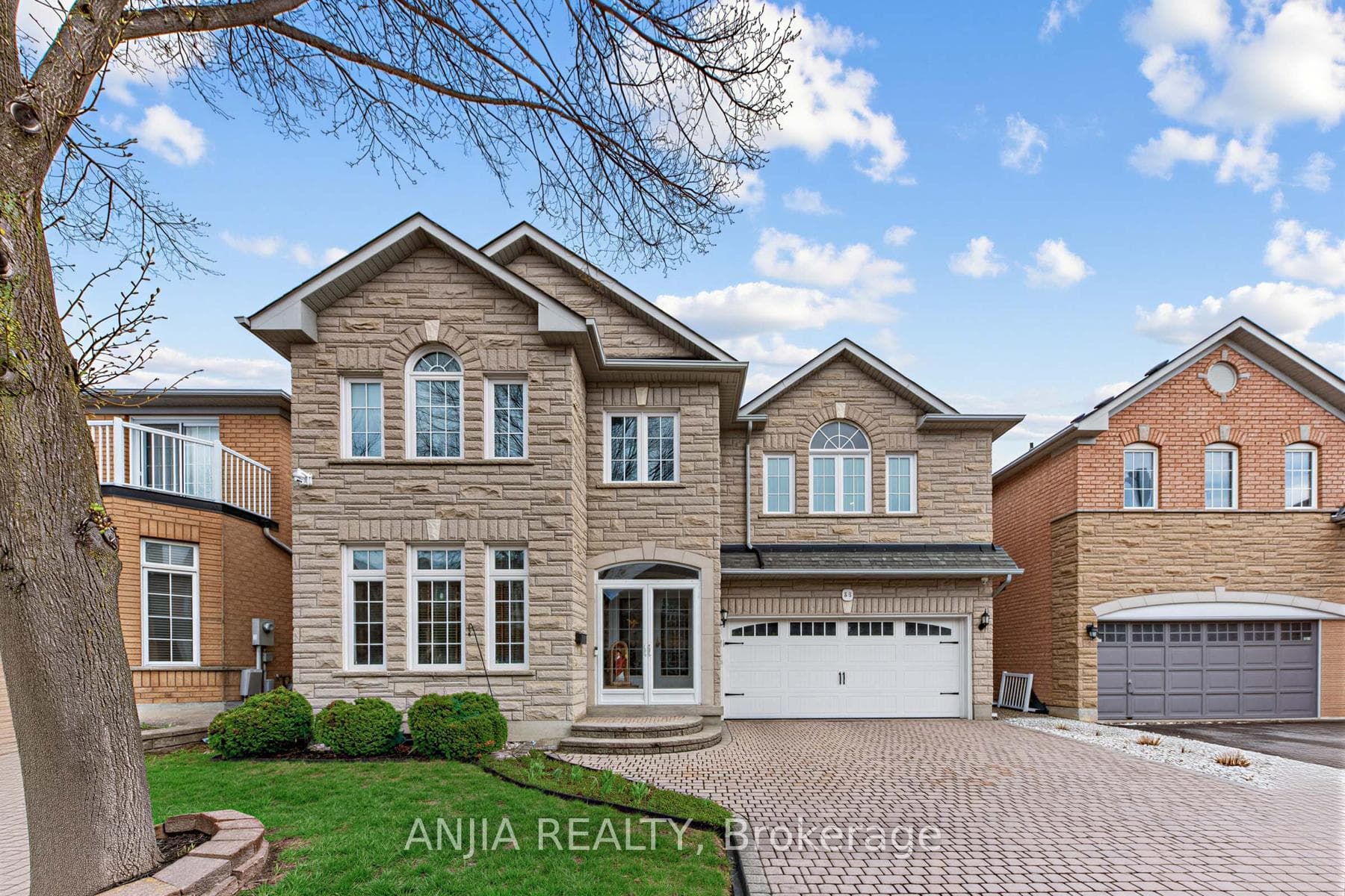 54 Stoneheath Crescent photo 1