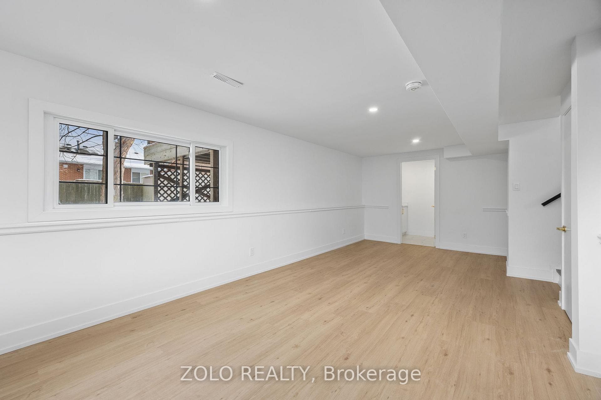124 Kingston Road photo 22