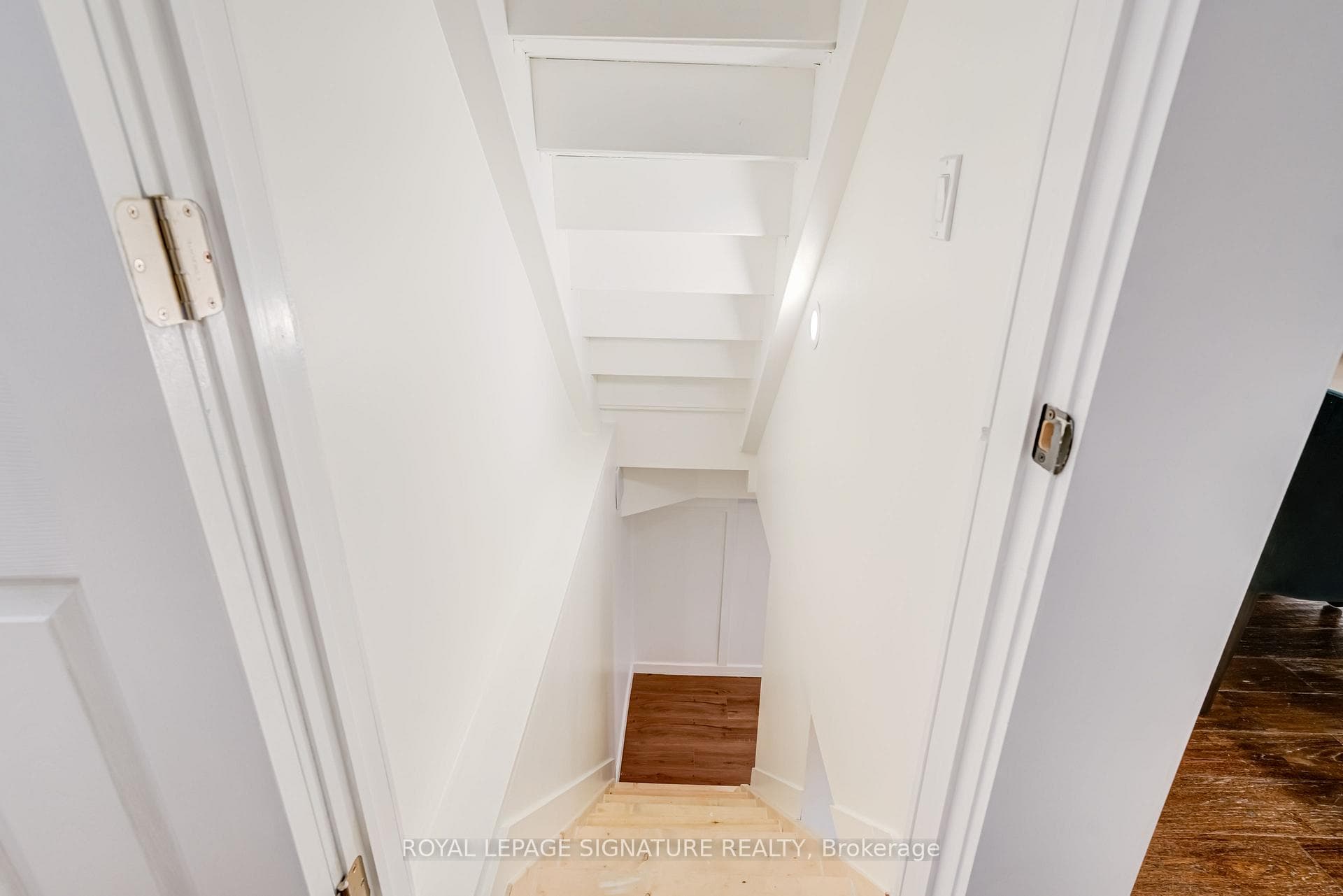 176 Barrington Avenue photo 33