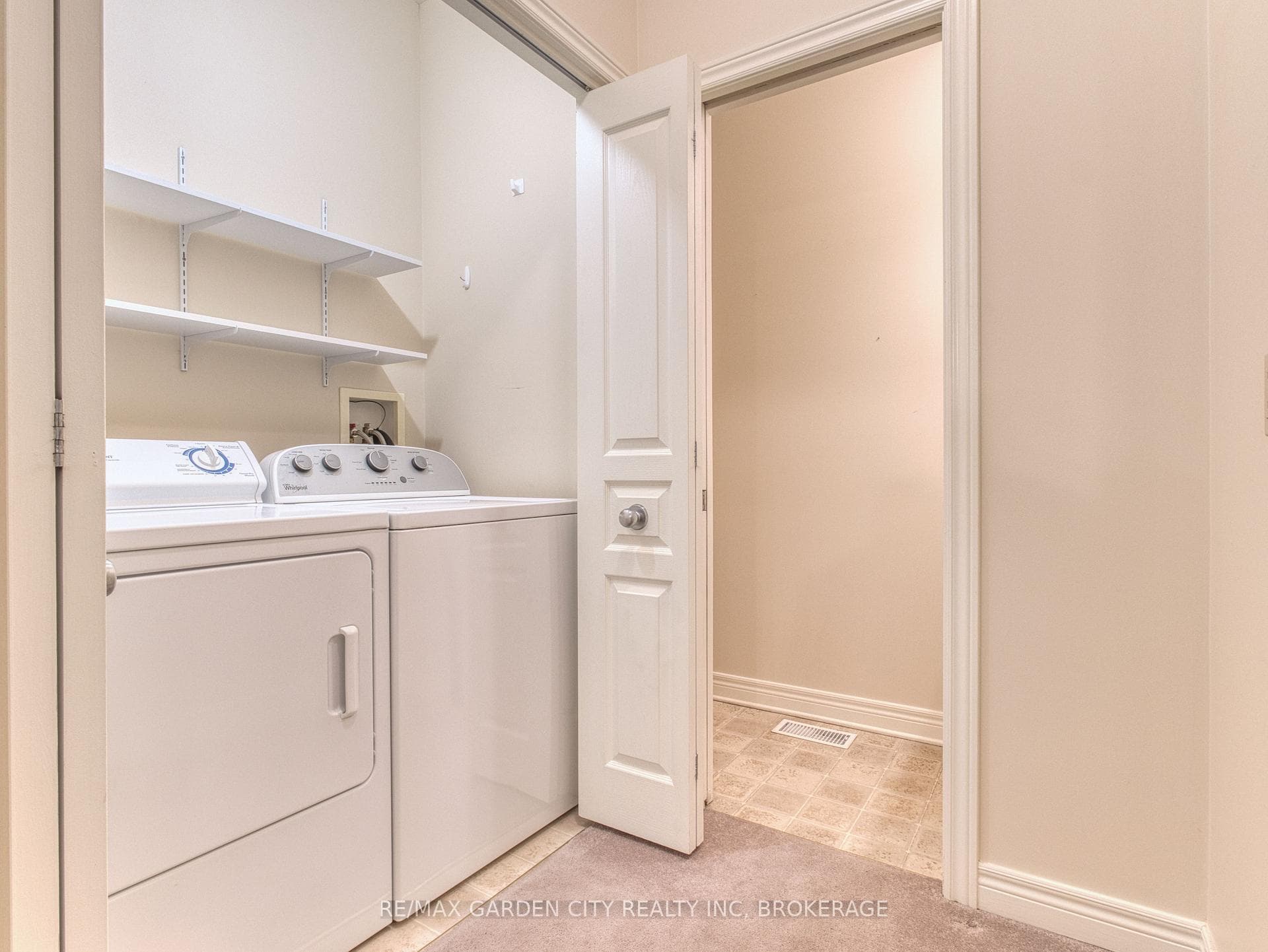 39 Vintners Lane photo 23