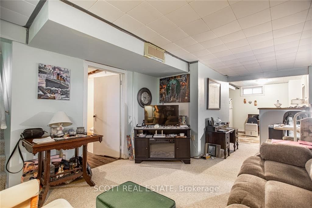 342 CHAMBERLAIN Street photo 16