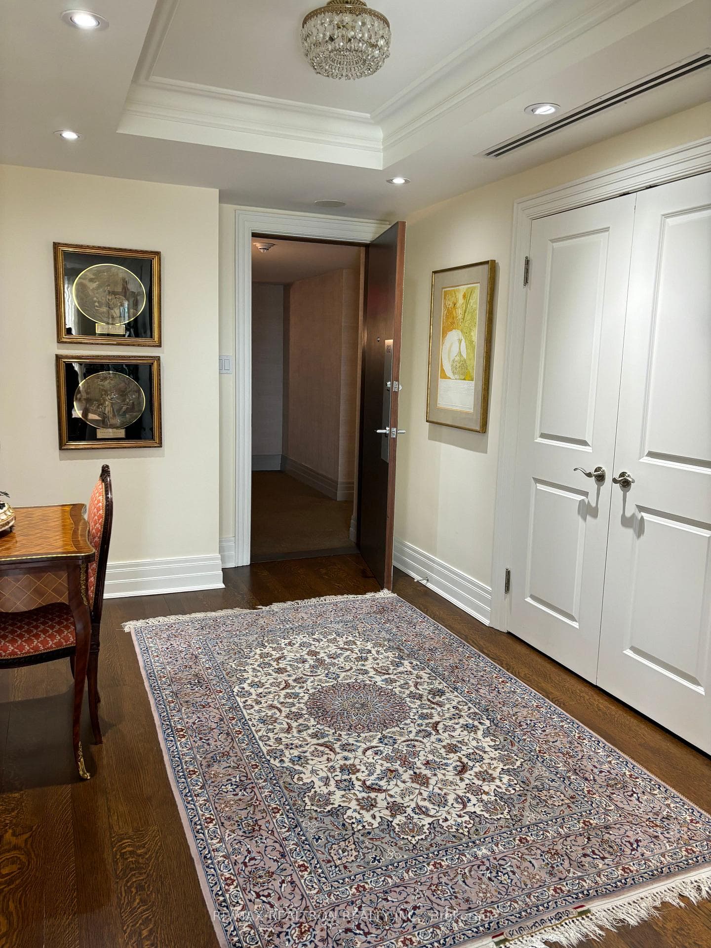 foyer exiting - Thank you for your interest
