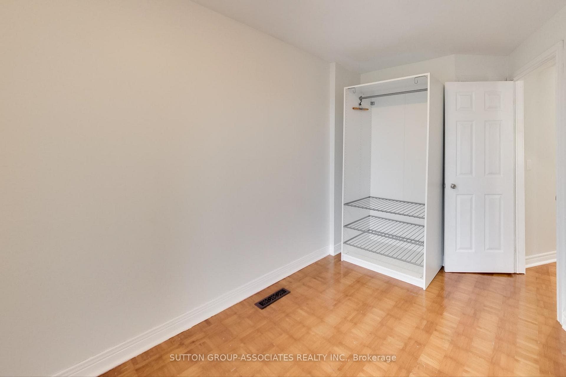 100 Winnett Avenue photo 21
