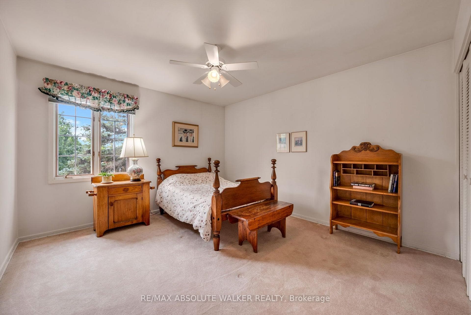 1950 Fairmeadow Crescent photo 22