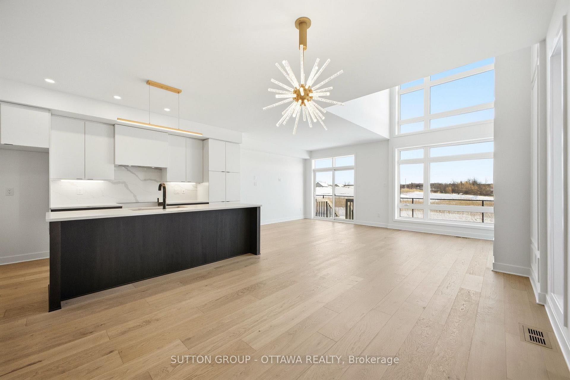 138 Shuttleworth Drive photo 6