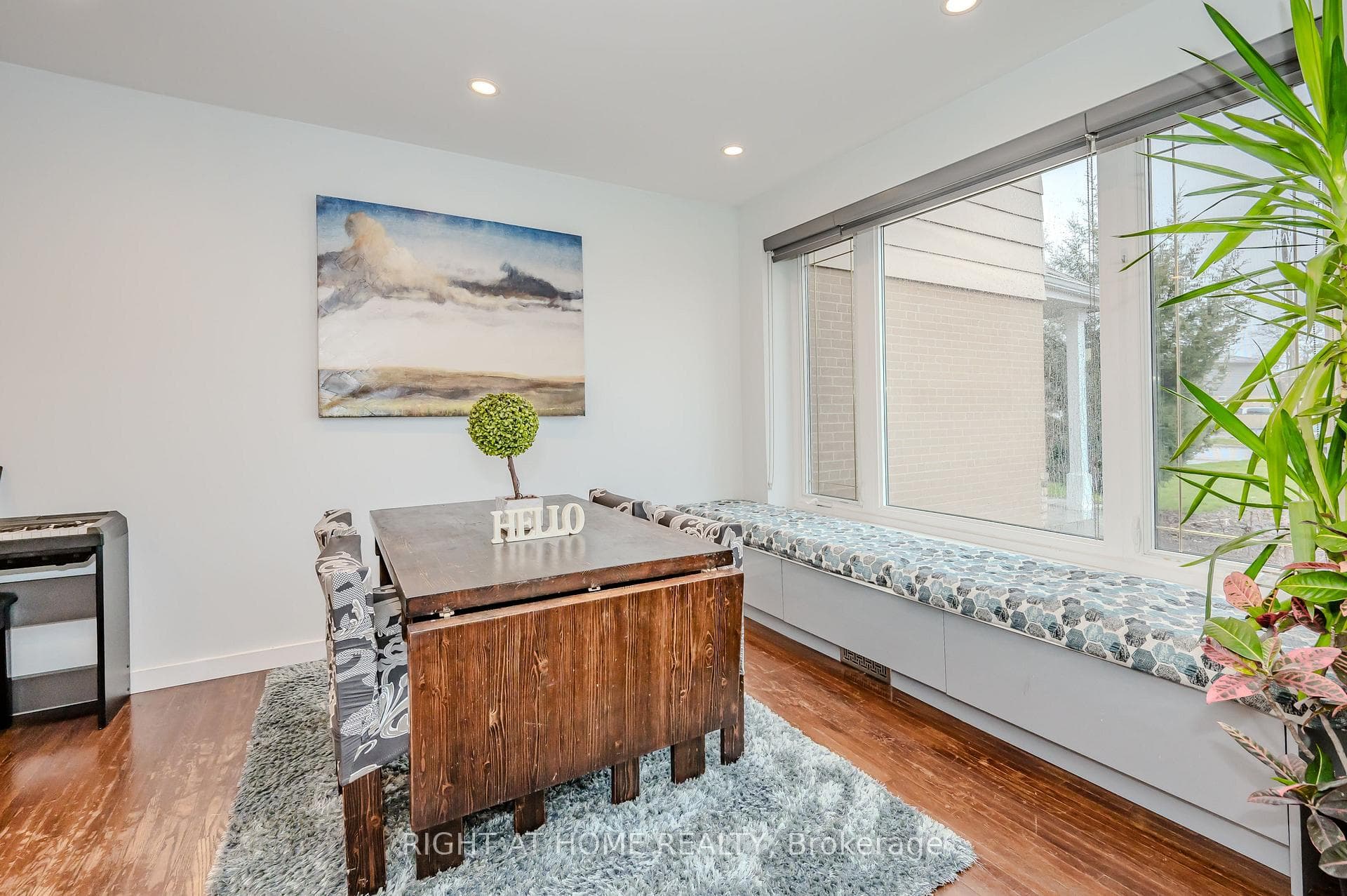 557 Boismere Court photo 4