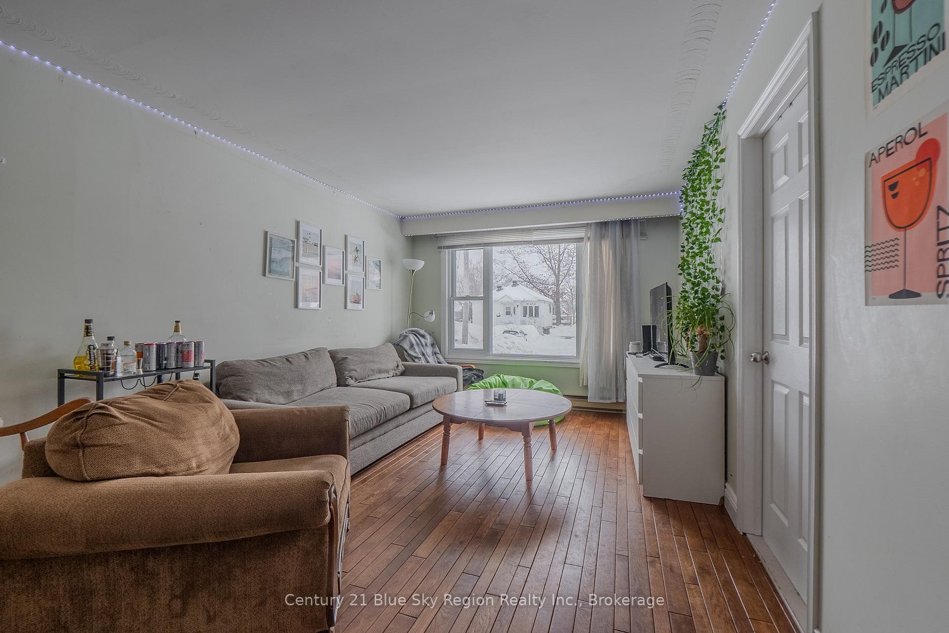 573 McLeod Street photo 35