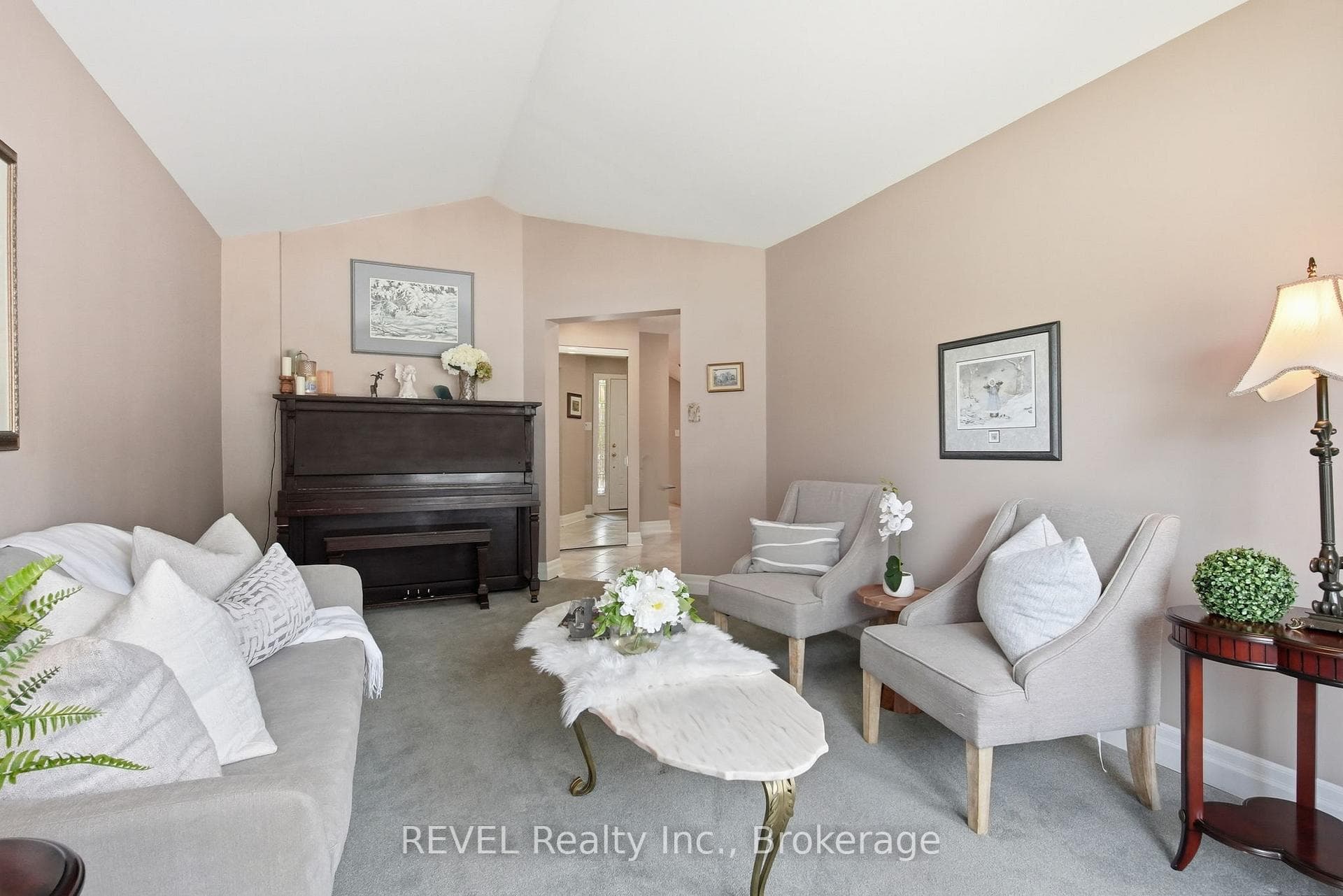 29 Stratton Crescent photo 6