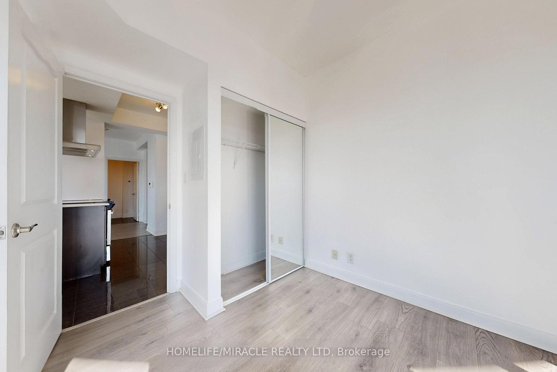 60 Absolute Avenue Unit 2906 photo 27